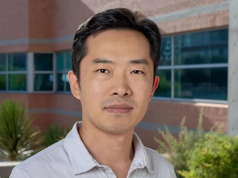 Yong Ge Headshot